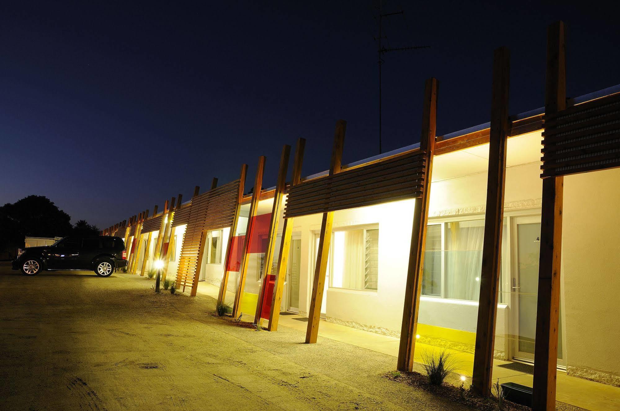 Drouin Motel Экстерьер фото